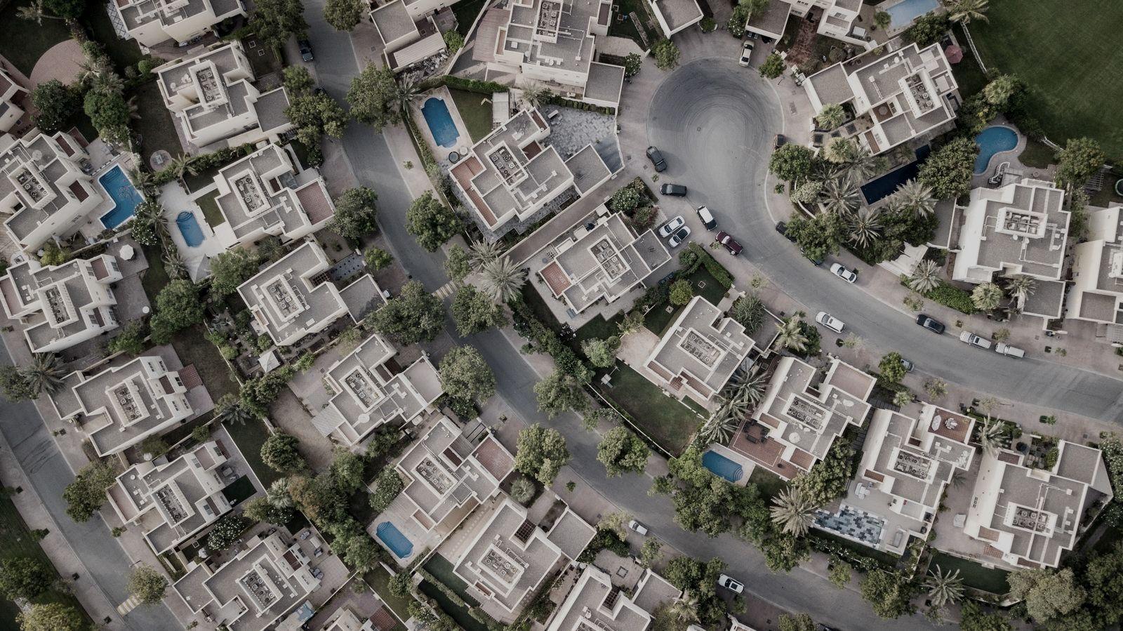Luftaufnahme eines Wohnquartiers als Sinnbild für Anlageimmobilien